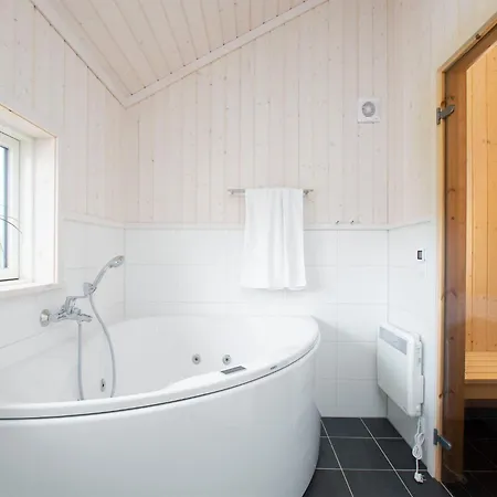 Familienlodge Fuer 10 Personen Mit Sauna بيت للعطل Großenbrode