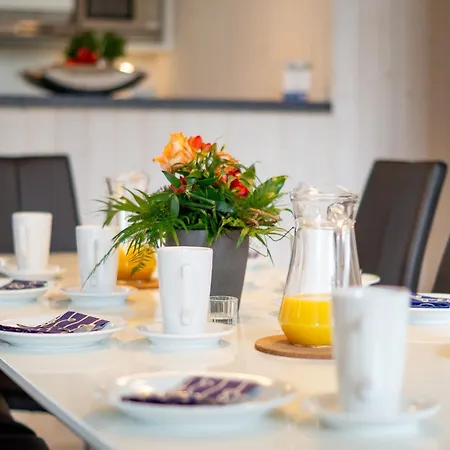 Familienlodge Fuer 10 Personen Mit Sauna بيت للعطل